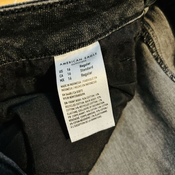 American Eagle Women's Strigid Mom Jean Size 16 Black High Rise - Picture 4 of 7